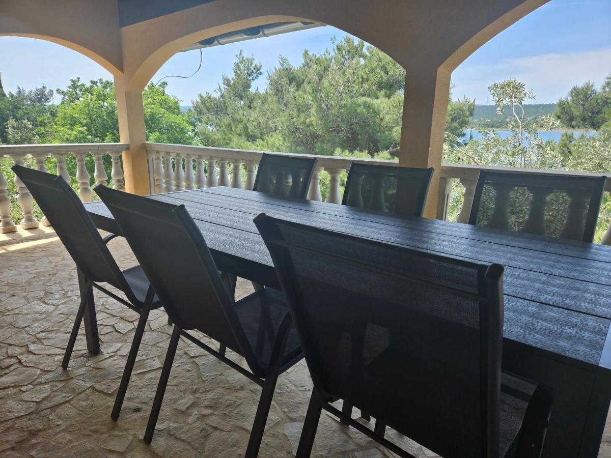 Villa Punta Blava - Beach Front, Ideal For Family Vacation With Kids, Large Terraces With Sea View, Internet, Netflix, No Pets Allowed Obrovac Exteriér fotografie