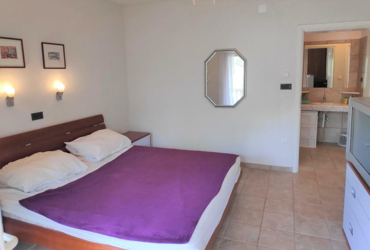 Villa Punta Blava - Beach Front, Ideal For Family Vacation With Kids, Large Terraces With Sea View, Internet, Netflix, No Pets Allowed Obrovac Exteriér fotografie