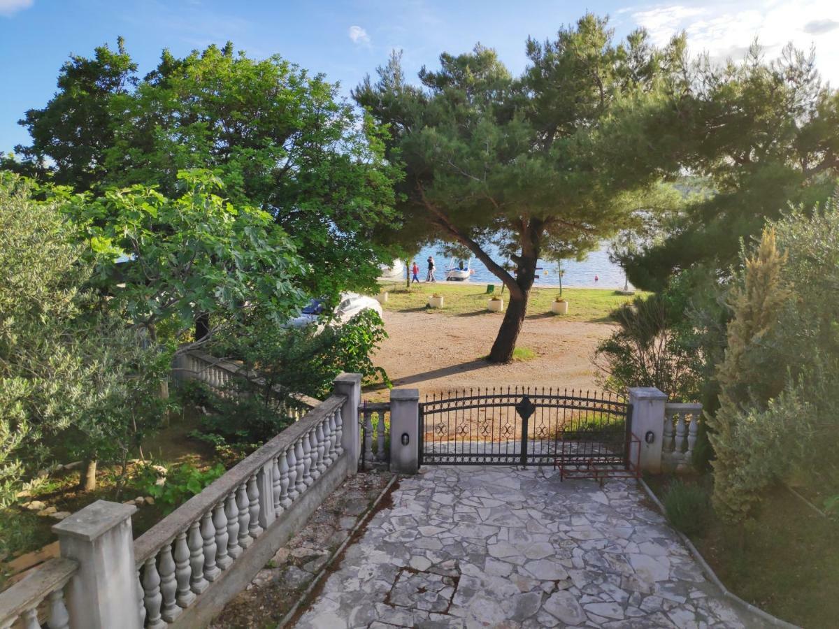 Villa Punta Blava - Beach Front, Ideal For Family Vacation With Kids, Large Terraces With Sea View, Internet, Netflix, No Pets Allowed Obrovac Exteriér fotografie