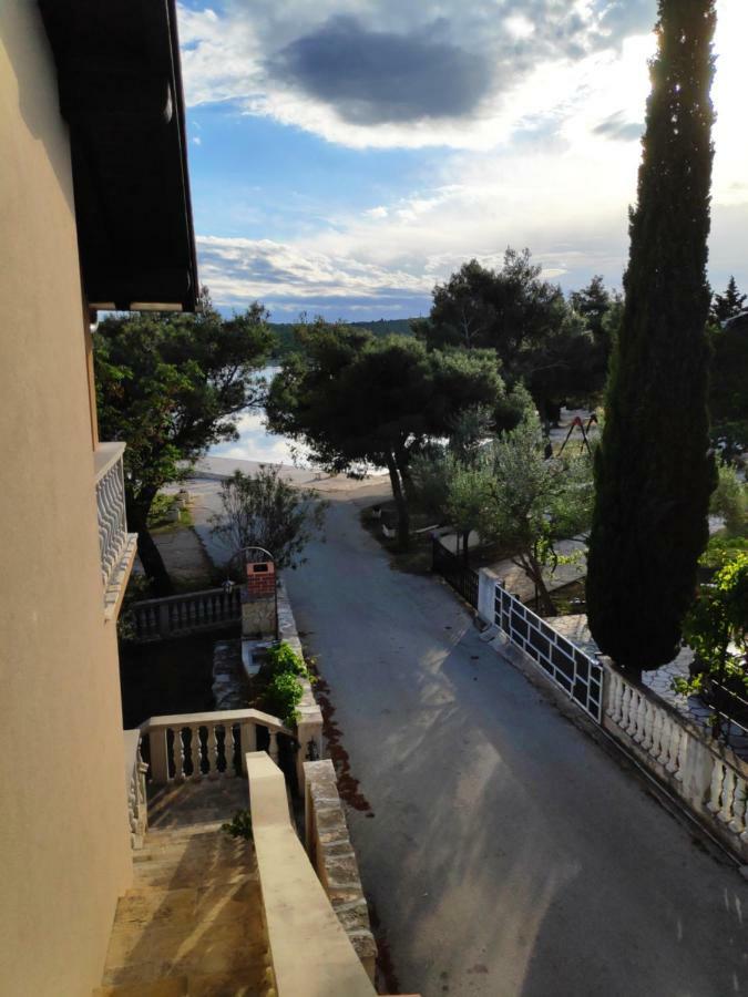 Villa Punta Blava - Beach Front, Ideal For Family Vacation With Kids, Large Terraces With Sea View, Internet, Netflix, No Pets Allowed Obrovac Exteriér fotografie