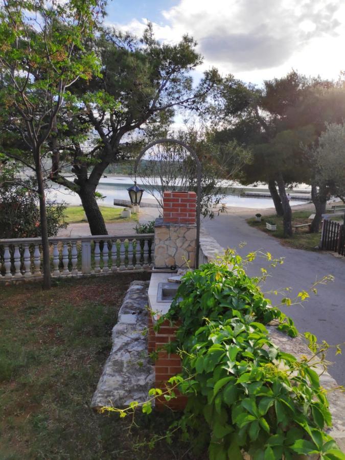 Villa Punta Blava - Beach Front, Ideal For Family Vacation With Kids, Large Terraces With Sea View, Internet, Netflix, No Pets Allowed Obrovac Exteriér fotografie