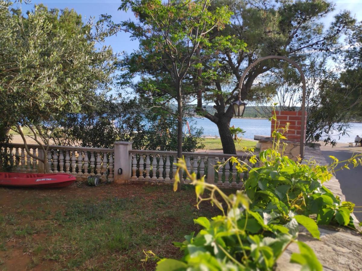 Villa Punta Blava - Beach Front, Ideal For Family Vacation With Kids, Large Terraces With Sea View, Internet, Netflix, No Pets Allowed Obrovac Exteriér fotografie